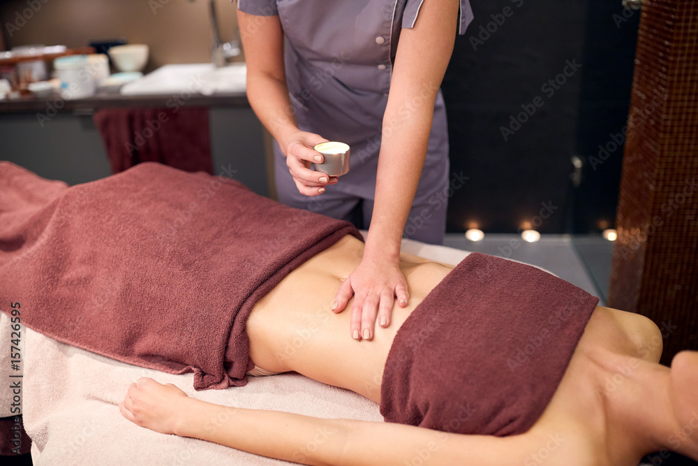 Obraz premium woman lying and having massage with hot oil at spa