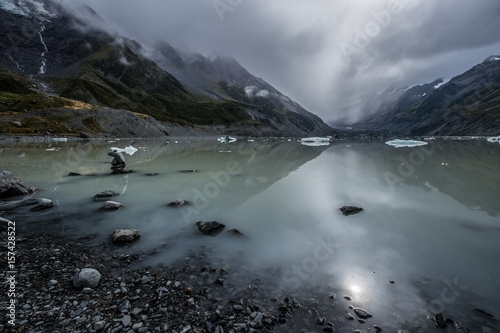 Hooker Lake, One of the most popular walks in Aoraki/Mt Cook National Park, New Zealand