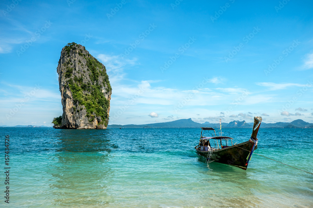 Long tail boat at Poda island (Krabi, Thailand) Long tail boat at Poda island (Krabi, Thailand)