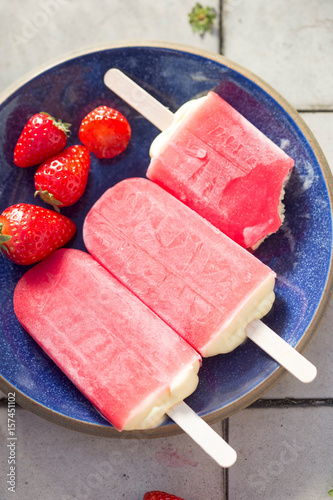 Strawberry and cream ice popsicles 