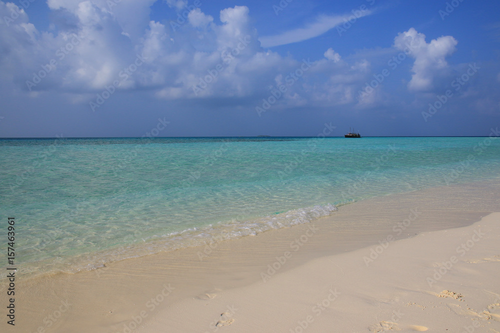 Blue Ocean seen from the beach of Ukulhas, Maldives