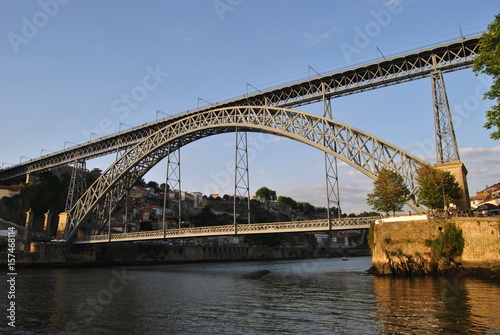 Ponte Dom Luís, ponte sobre o rio douro onde passa o metro projectada pelo engenheiro Eiffel, Porto © ajcsm