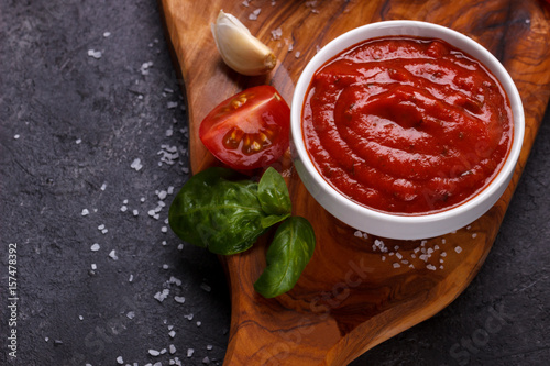 Obraz na plátně Traditional Italian tomato sauce
