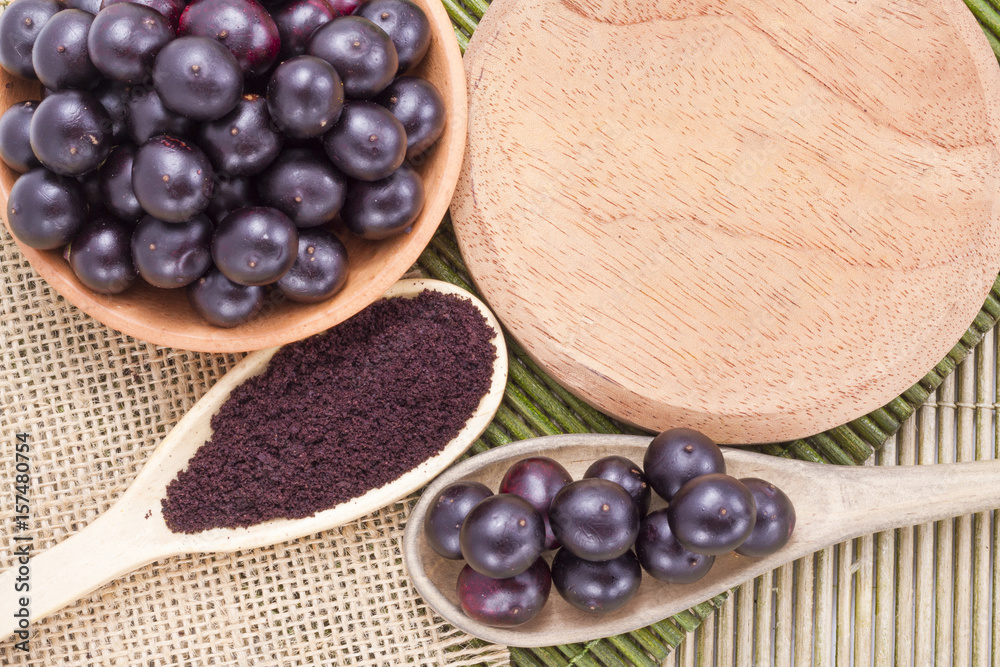 Fruits and acai powder originating from the Amazon (Euterpe oleracea) Fruits and acai powder originating from the Amazon (Euterpe oleracea)