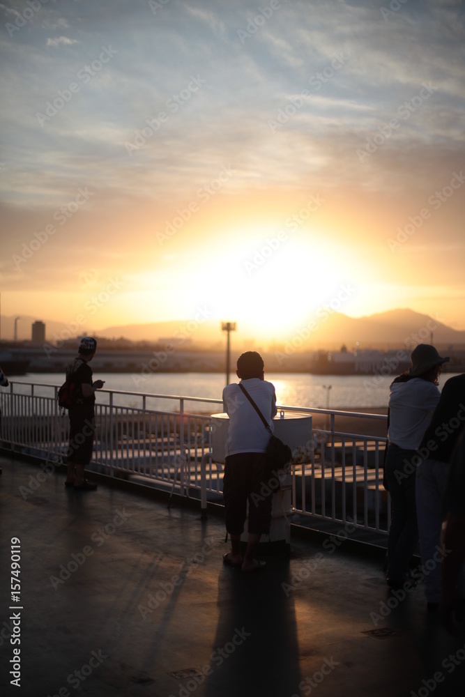 Fototapeta premium 苫小牧を出港するフェリー