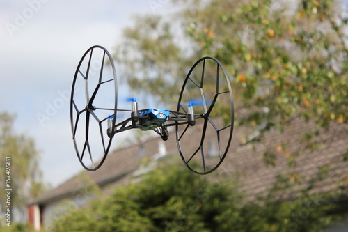 Ausgefallen Drohne im Garten - Consumer Kopter - Einsteiger Copter 