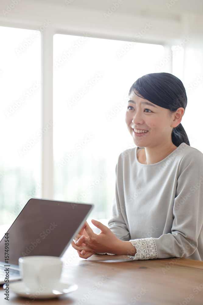女性