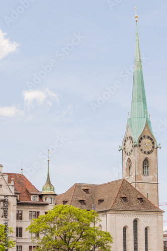 Zürich, Altstadt, Stadt, Fraumünster, Kirche, Klosterkirche, Kirchturm, Altstadthäuser, Münsterbrücke, Limmat, Frühling, Sommer, Schweiz