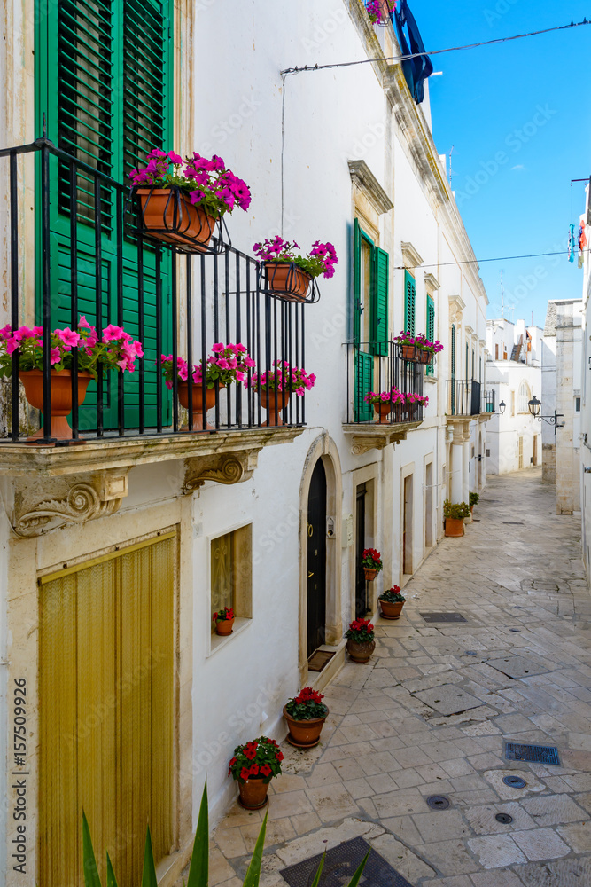 Fototapeta premium Alley in Locorotondo, Puglia, Italy