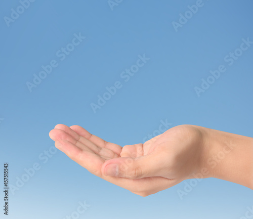 Open palm hand gesture © denphumi