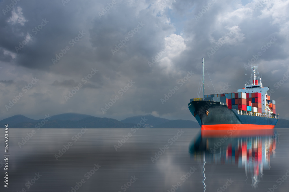 Fototapeta premium ship with contrainer on storm sky.