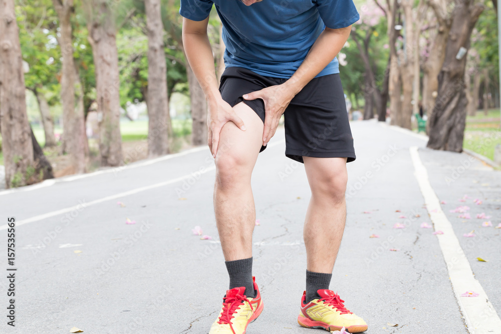 Man having knee pain while exercising, Injury running conceopt