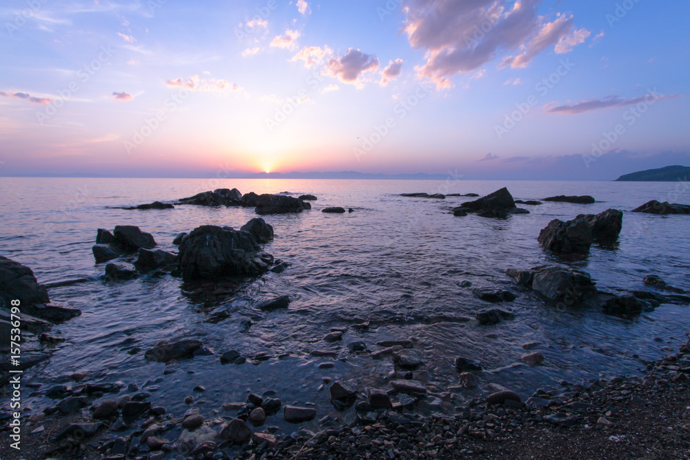 Obraz premium Sunset and sea reefs.