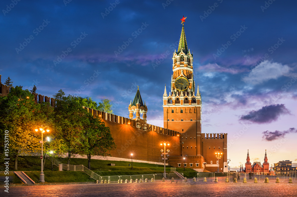 Спасская башня летним вечером Spasskay Tower in the summer evening