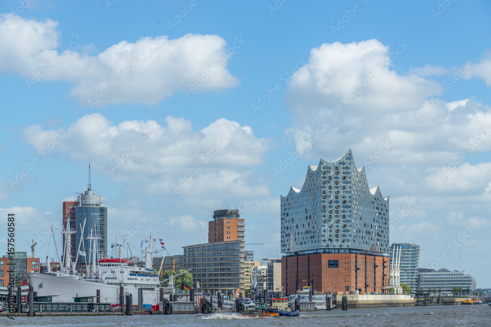 Skyline von Hamburg mit Elbphilharmonie