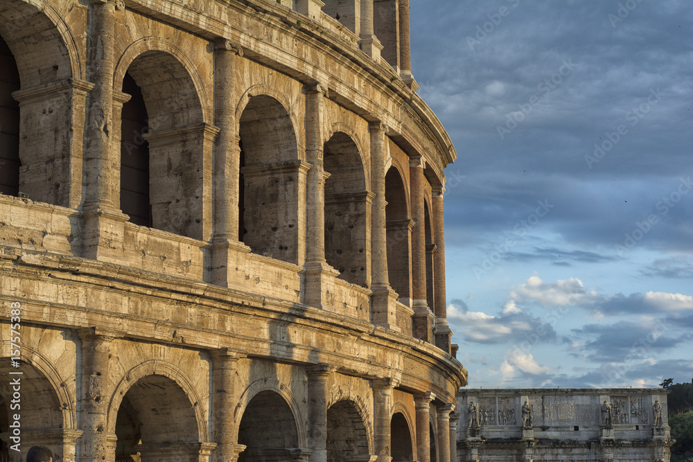 Luce al tramonto sul Colosseo, Roma