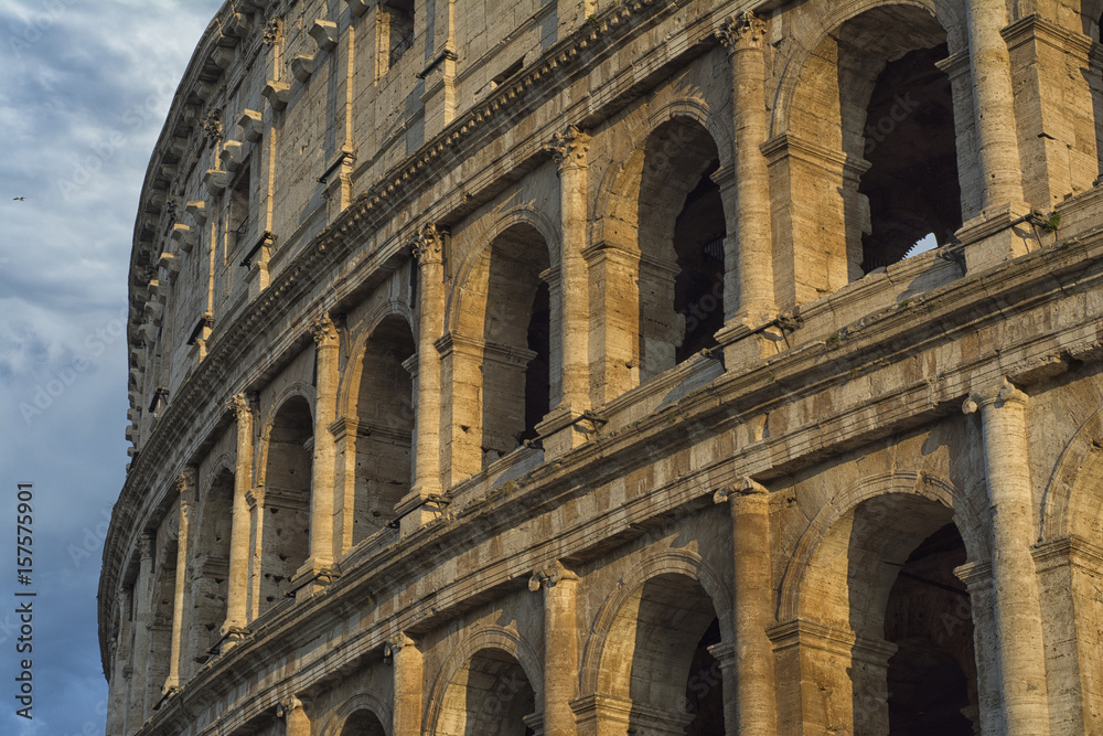 Fototapeta premium Luce al tramonto sul Colosseo, Roma