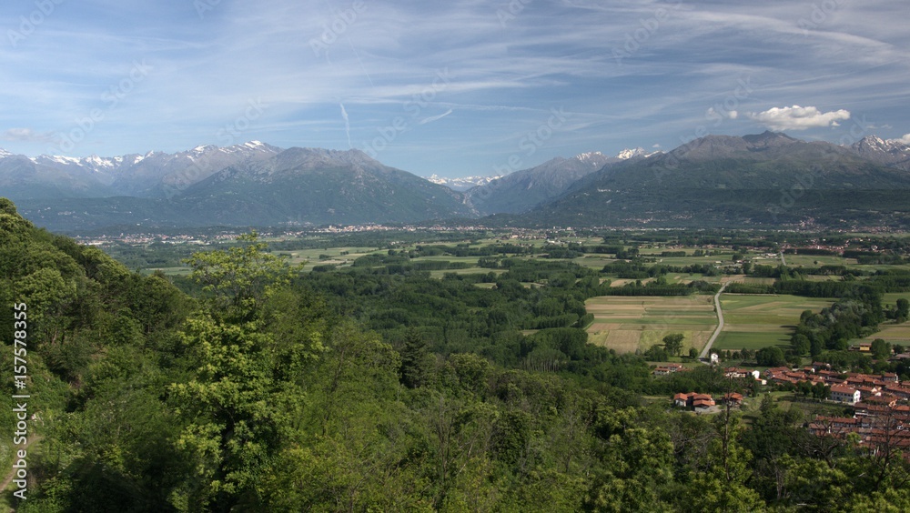Blick aus der Poebene auf die Alpen mit Aostatal