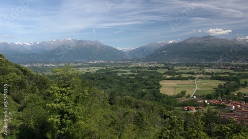 Blick aus der Poebene auf die Alpen mit Aostatal