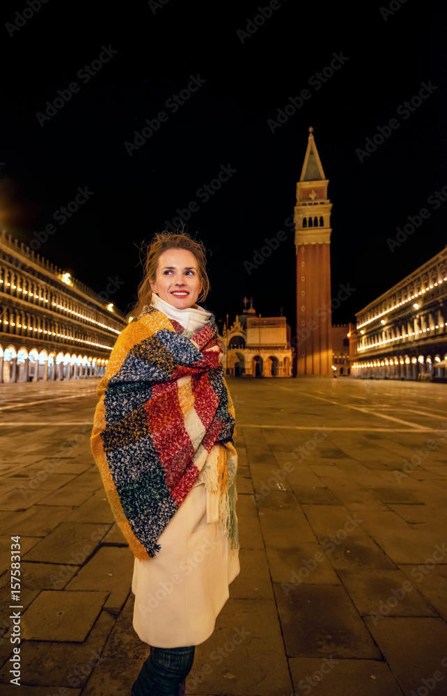 Fototapeta premium traveller woman looking into the distance near St Mark's Campanile