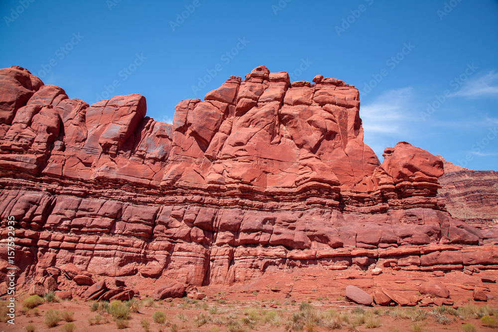 Fototapeta premium Faces Among the Rocks