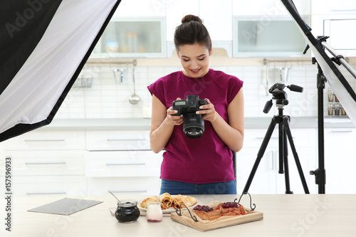 Young woman photographing f...