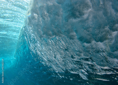 vision d'une vague sous l'eau