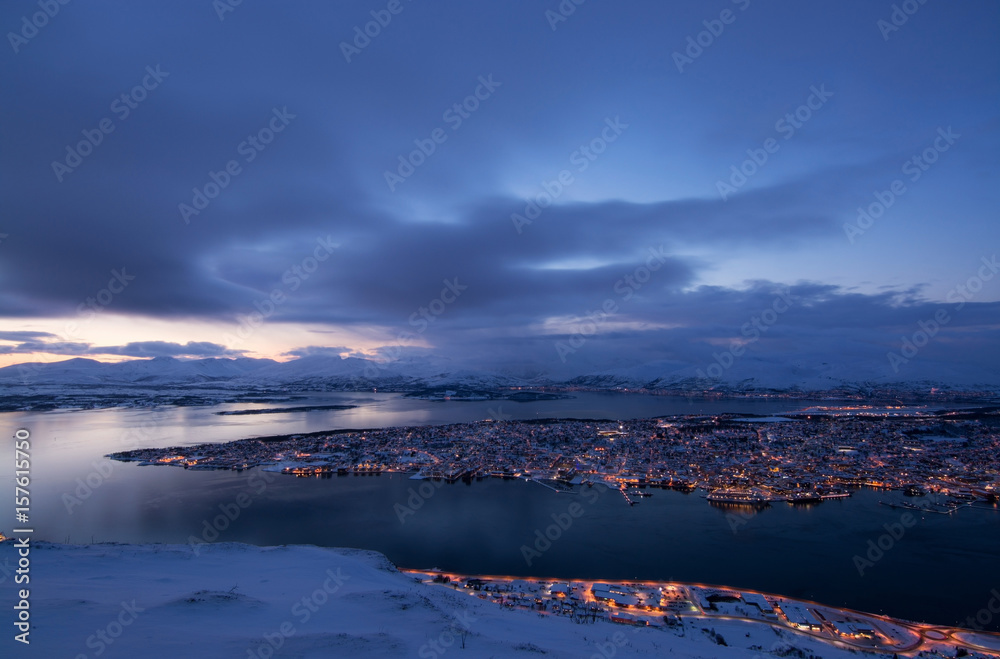 Blaue Stunde über Tromsö, Norwegen