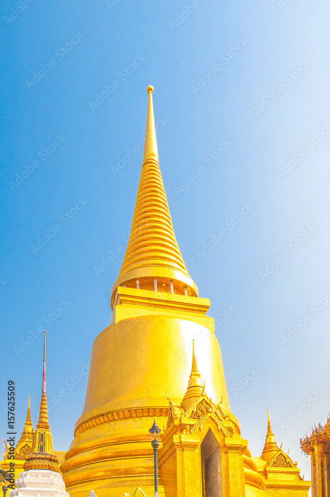 Naklejka premium Wat Phra Kaew, Temple of the Emerald Buddha at Royal Grand Palace Bangkok, Asia Thailand.