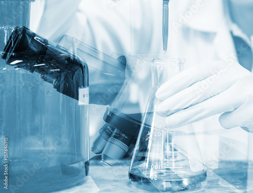 Obraz na plátně Scientist hand titration with burette and erlenmeyer flask, science laboratory r