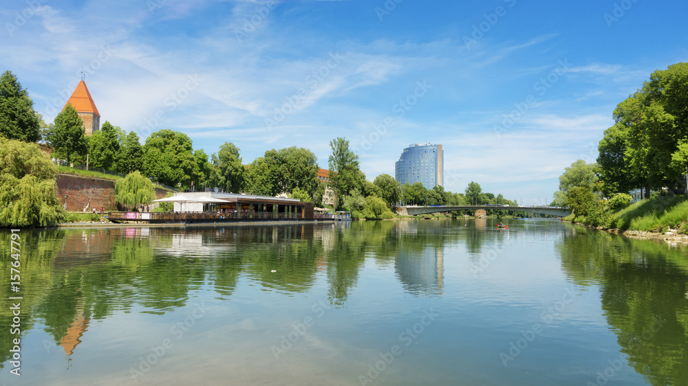 Ulm - Stadtpanorama - Blick über die Donau | Deutschland 