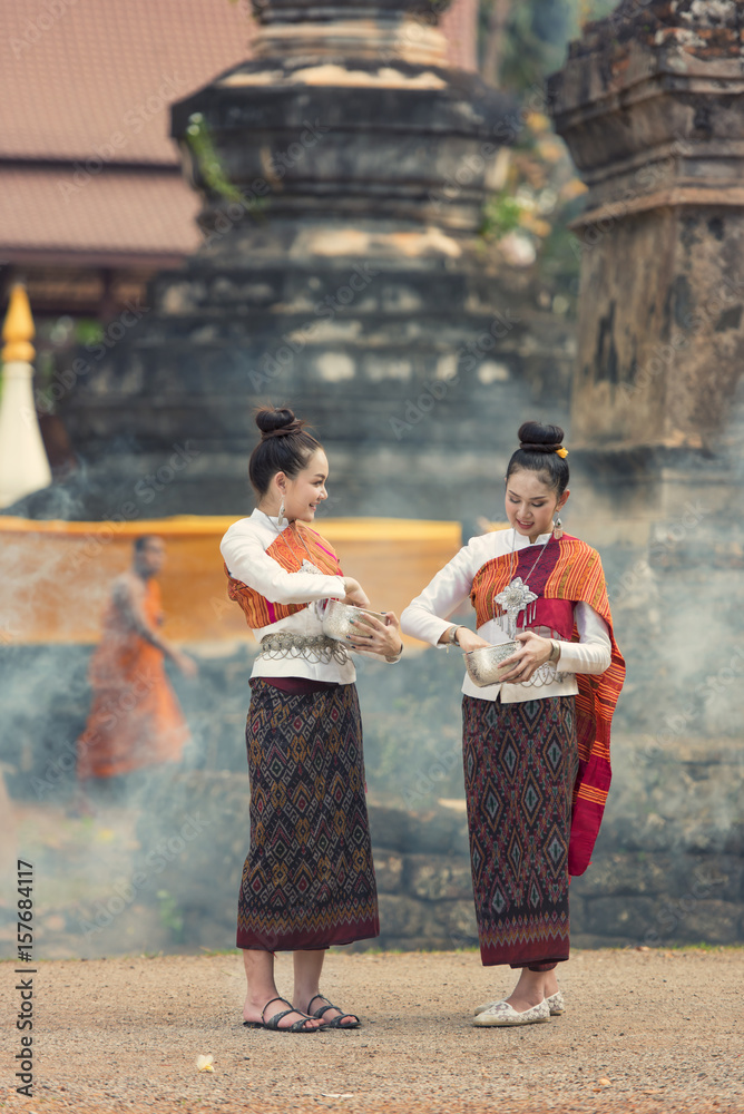 Obraz premium Thai woman in Songkran festival in Thailand.