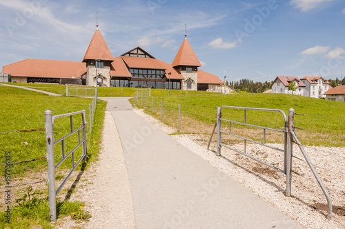 Saignelégier, Dorf, Jura, Freiberge, Wanderweg, Frühling, Sommer, Reiterferien, Marché-Concours, Pferdezucht, Pferde, Schweiz photo