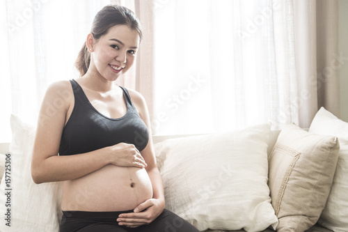 portrait mother pregnant put her hand on stomach Free Download portrait mother pregnant put her hand on stomach - GFXLoad