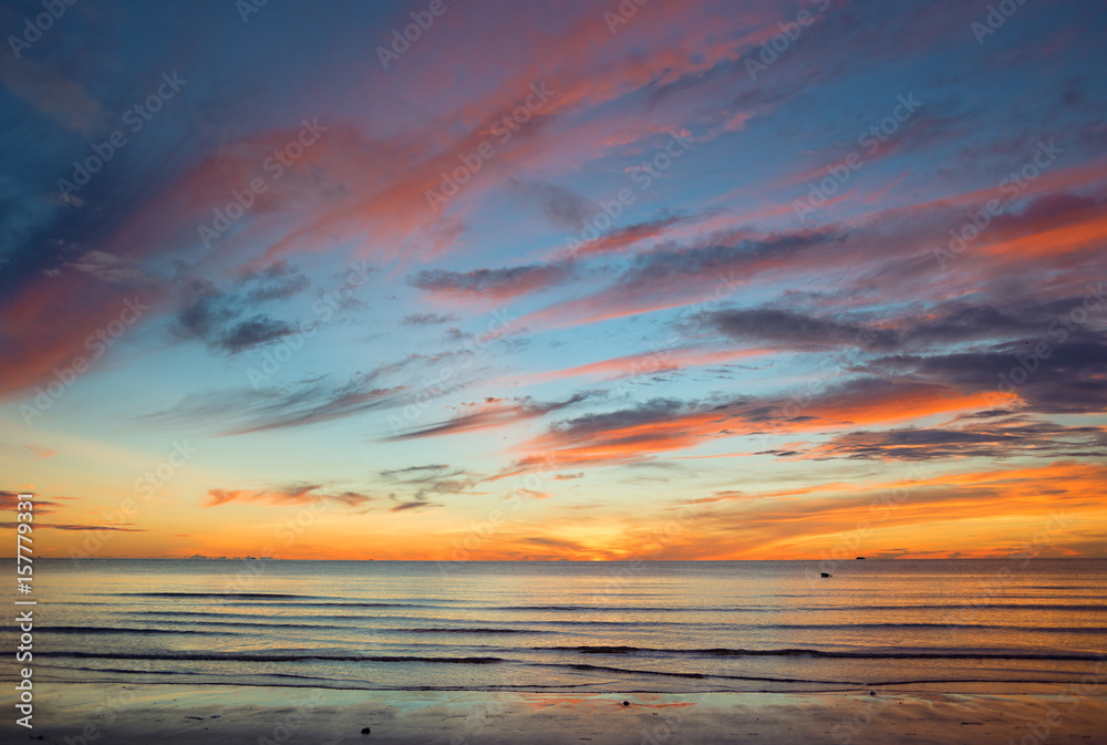 Fototapeta premium Ocean sunrise.