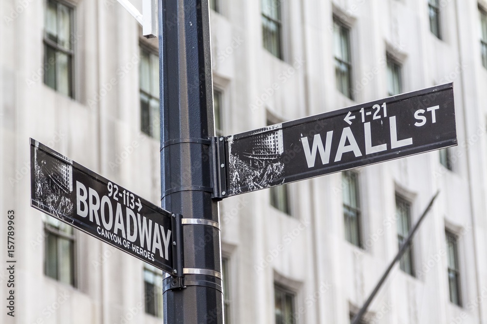 Fototapeta premium Traffic signal at Wall Street and Broadway, Manhattan, New York City, New York, USA.