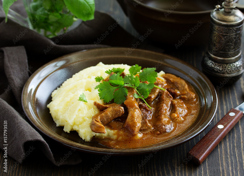 Meat sauce goulash with mashed potatoes.