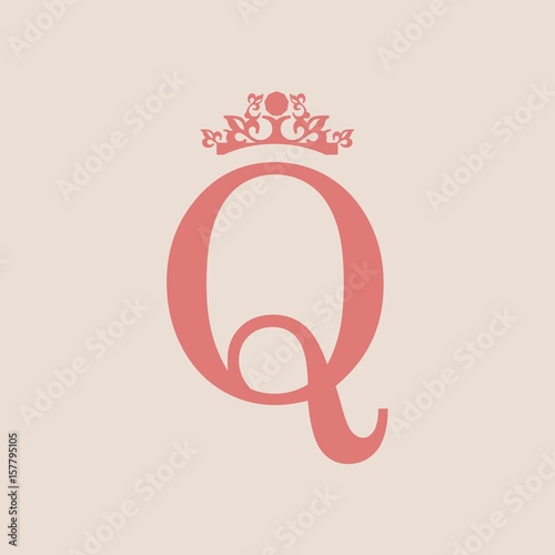 Vintage royal emblem with Q letter silhouette. Medieval queen crown. Fashion branding emblem