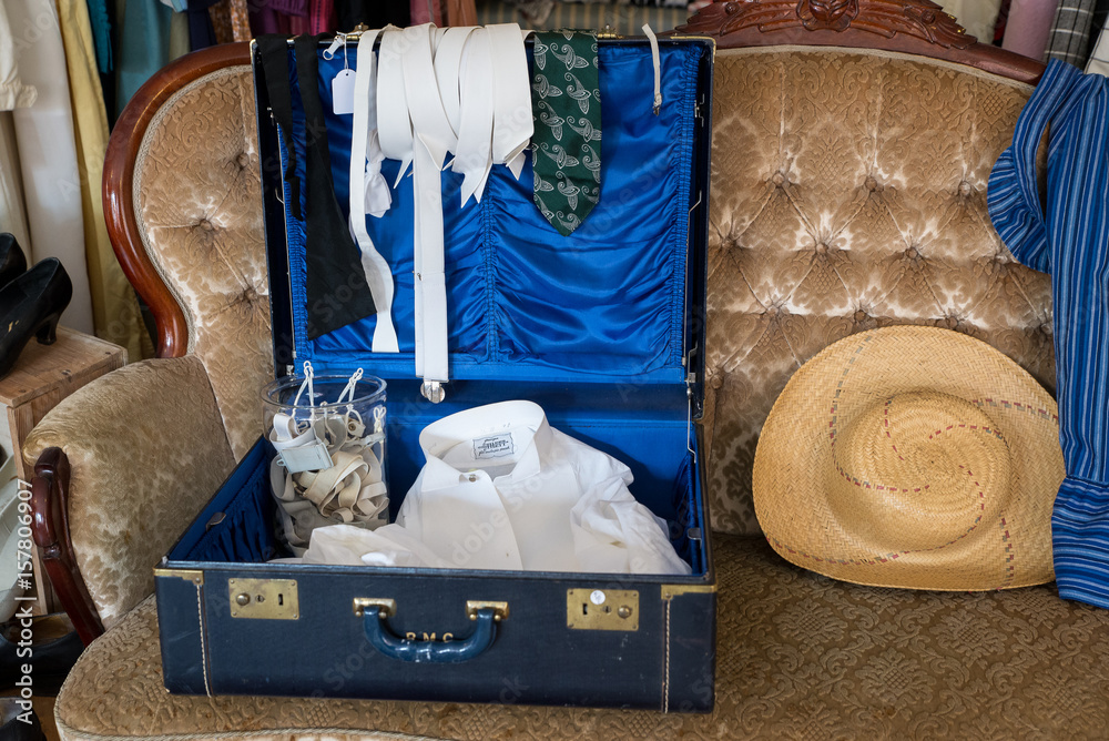 © fotograf connyM - blue suitcase © fotograf connyM - blue suitcase