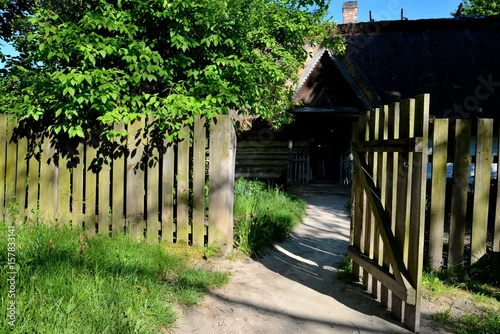 Obraz na płótnie Wide open wooden gate overlooking the garden and country house w salonie