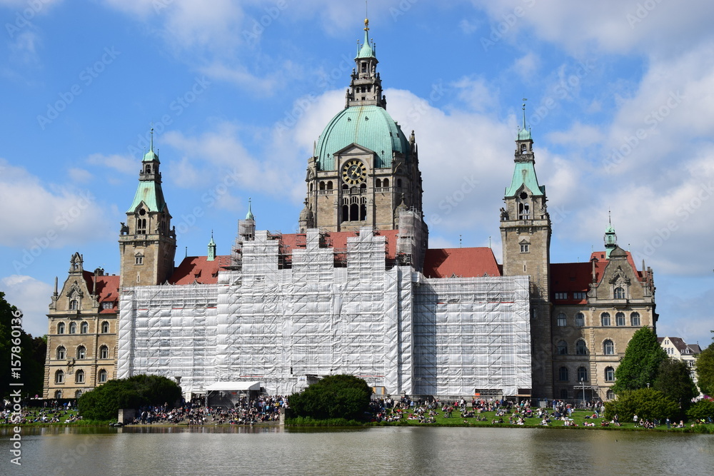 Rathaus Hannover hinter Bauplanen