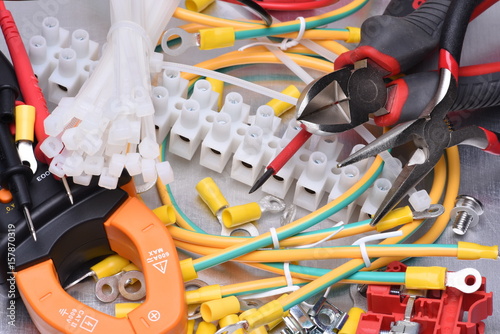 Electrical component kit and tools to use in electrical installations