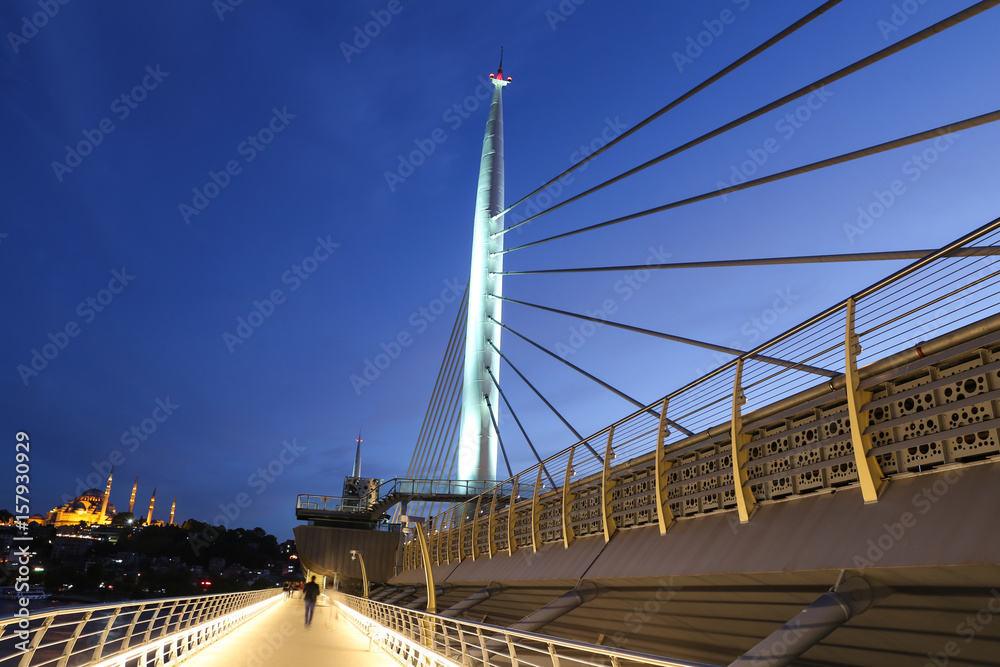 Fototapeta premium Golden Horn Metro Bridge in Istanbul, Turkey