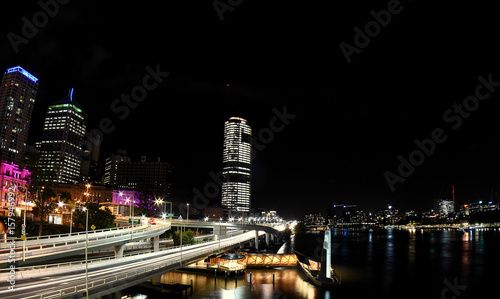 Brisbane - Australie : Brisbane de nuit © bru