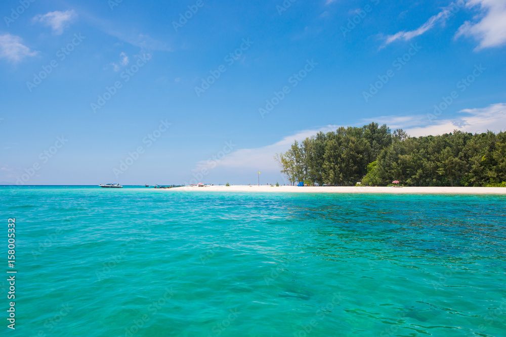 Fototapeta premium Bamboo island nd beautiful beach at Krabi