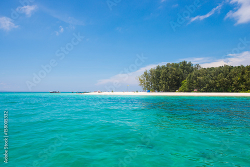 Fototapeta Naklejka Na Ścianę i Meble -  Bamboo island nd beautiful beach at Krabi