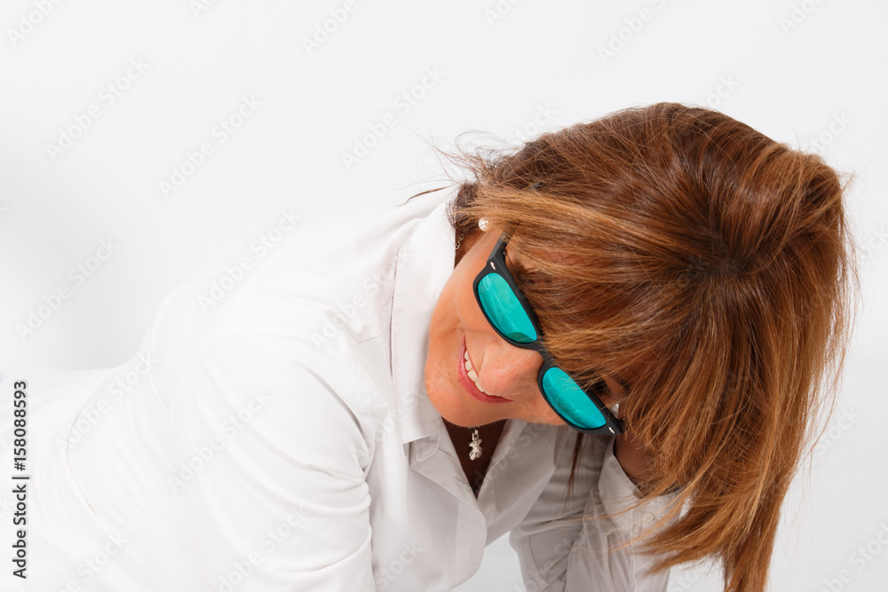 Naklejka premium Beautiful mature woman with sunglasses