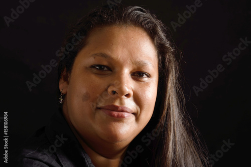 Fotografia Portrait of a latin woman on black background