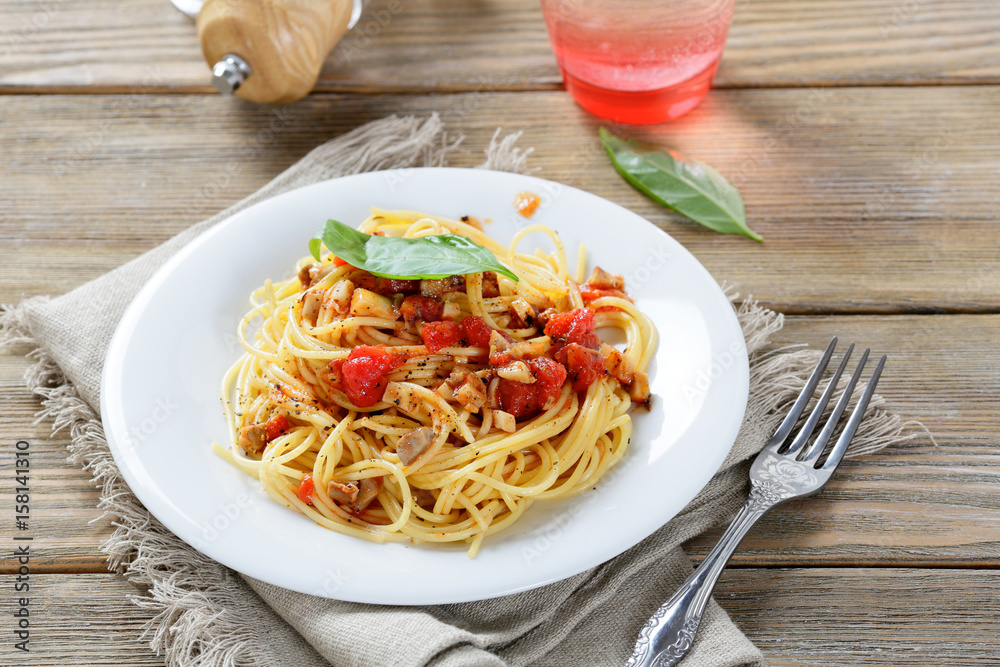 Pasta with tomatoes and mushroom slices Pasta with tomatoes and mushroom slices