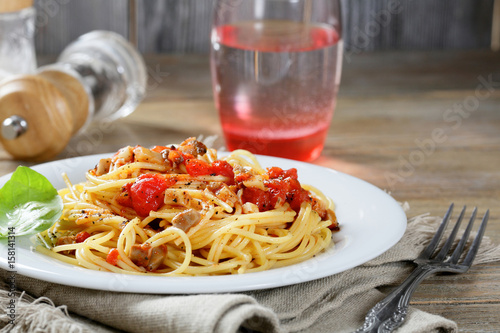 Spigetti with fried tomato and mushrooms